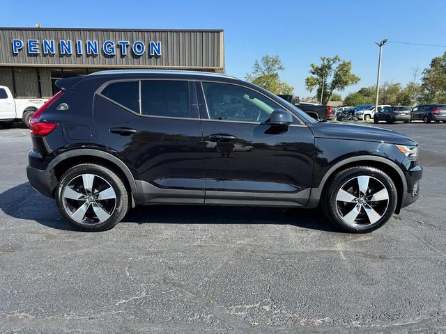 Photo of 2020 Onyx Black Metallic Volvo XC40