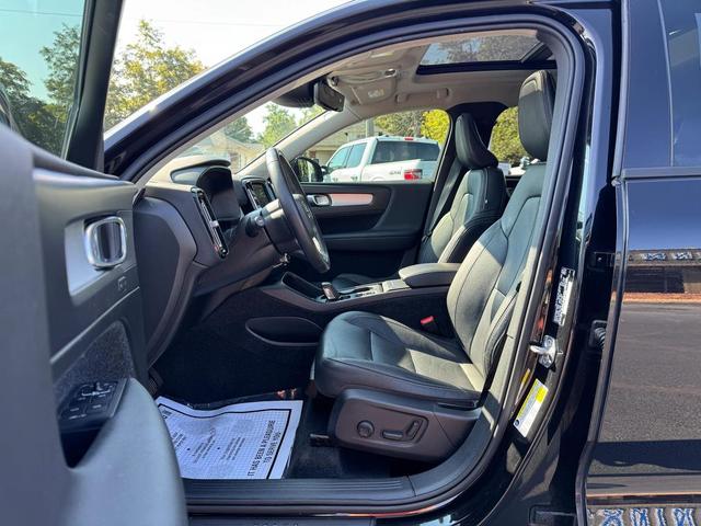 Photo of 2020 Onyx Black Metallic Volvo XC40
