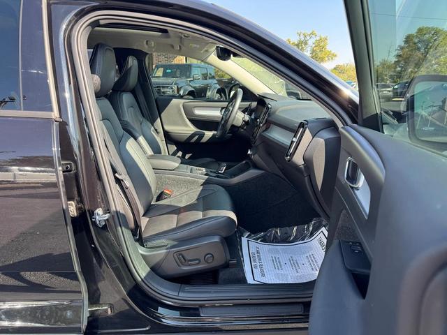Photo of 2020 Onyx Black Metallic Volvo XC40