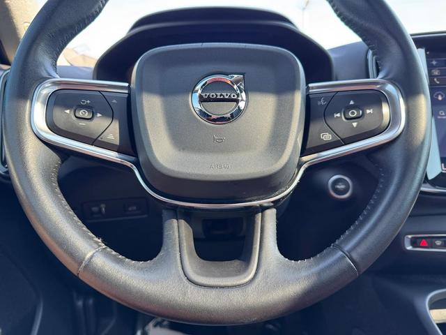 Photo of 2020 Onyx Black Metallic Volvo XC40