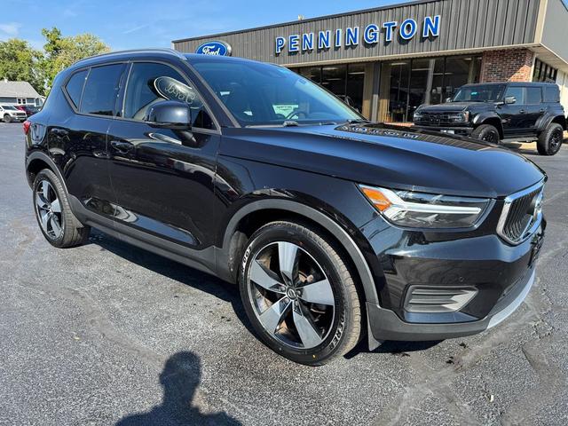 Photo of 2020 Onyx Black Metallic Volvo XC40