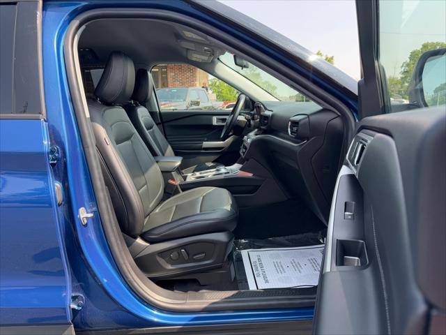 Photo of 2022 Atlas Blue Metallic Ford Explorer