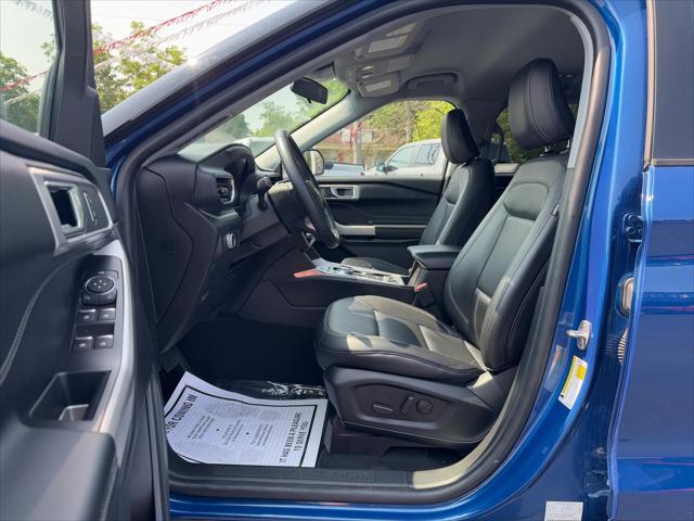Photo of 2022 Atlas Blue Metallic Ford Explorer
