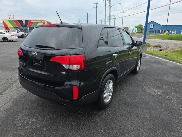 Photo of 2015 Ebony Black Kia Sorento