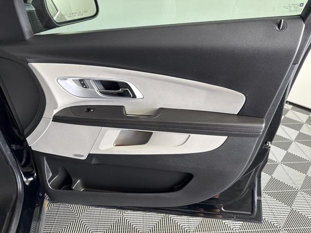 Photo of 2017 Mosaic Black Metallic Chevrolet Equinox