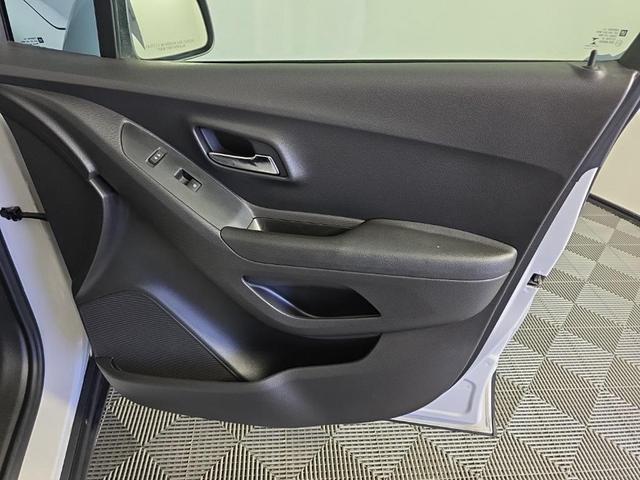 Photo of 2020 Summit White Chevrolet Trax