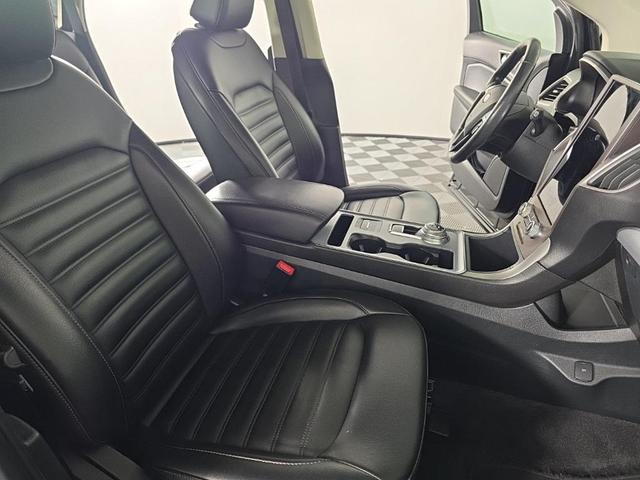 Photo of 2021 Agate Black Metallic Ford Edge