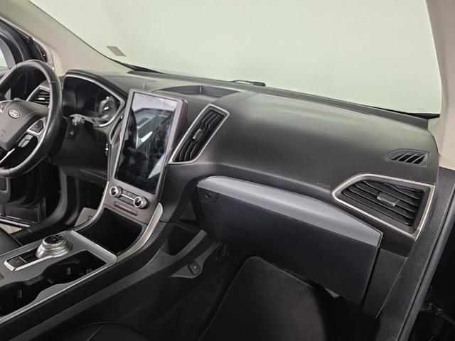 Photo of 2021 Agate Black Metallic Ford Edge