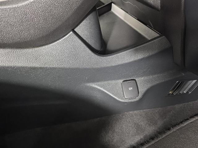 Photo of 2021 Agate Black Metallic Ford Edge