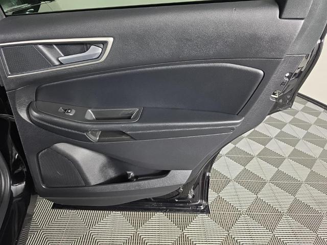 Photo of 2021 Agate Black Metallic Ford Edge