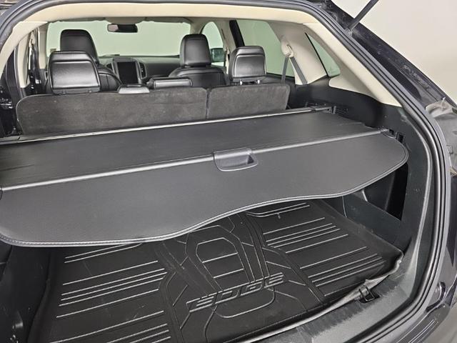 Photo of 2021 Agate Black Metallic Ford Edge