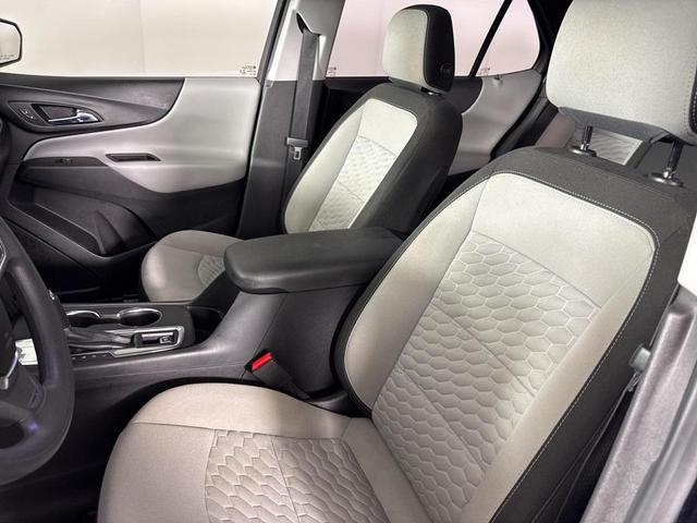 Photo of 2021 Midnight Blue Metallic Chevrolet Equinox