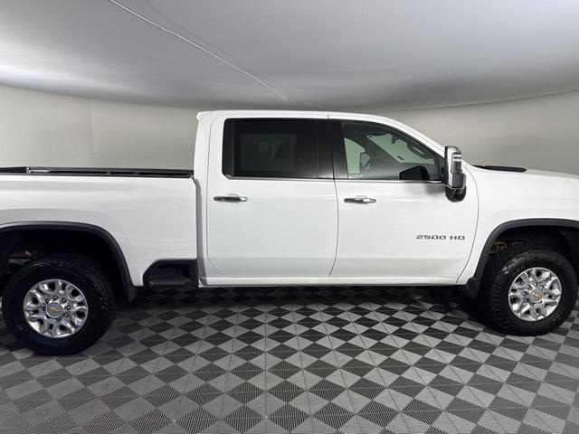 Photo of 2022 Summit White Chevrolet Silverado 2500