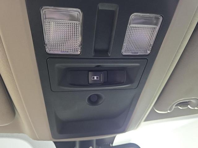 Photo of 2016 Brilliant Black Crystal Pearl RAM 1500