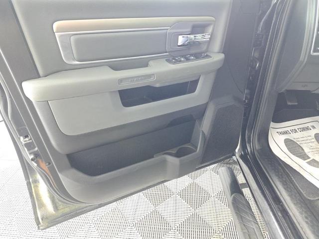 Photo of 2016 Brilliant Black Crystal Pearl RAM 1500