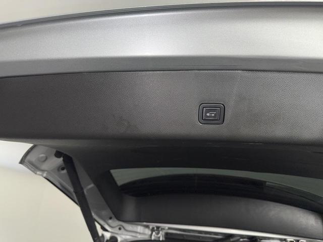 Photo of 2022 Silver Ice Metallic Chevrolet Traverse