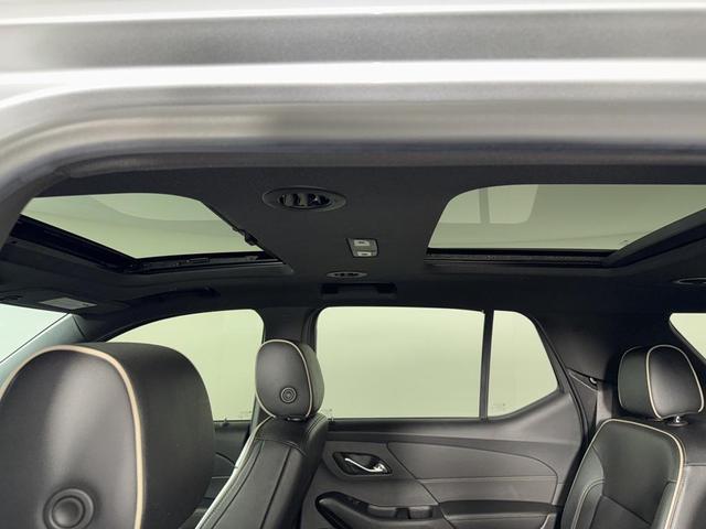 Photo of 2022 Silver Ice Metallic Chevrolet Traverse