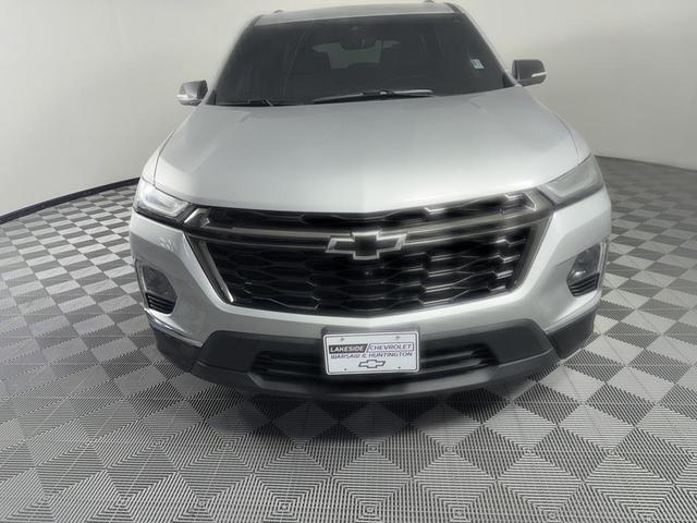Photo of 2022 Silver Ice Metallic Chevrolet Traverse