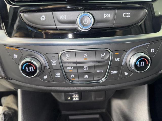 Photo of 2022 Silver Ice Metallic Chevrolet Traverse