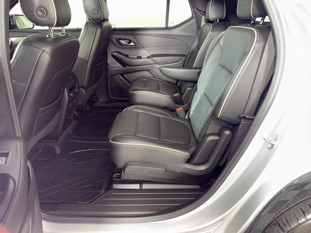 Photo of 2022 Silver Ice Metallic Chevrolet Traverse