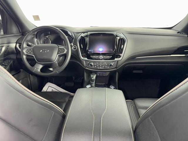 Photo of 2022 Silver Ice Metallic Chevrolet Traverse
