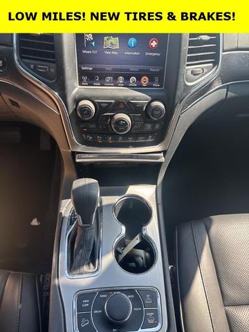 Photo of 2017 Granite Crystal Clearcoat Metallic Jeep Grand Cherokee