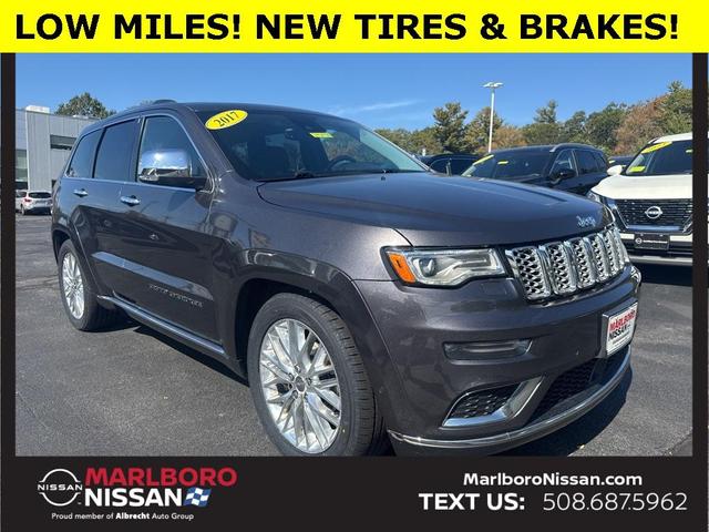 Photo of 2017 Granite Crystal Clearcoat Metallic Jeep Grand Cherokee