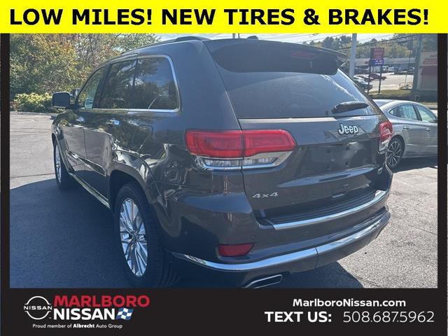 Photo of 2017 Granite Crystal Clearcoat Metallic Jeep Grand Cherokee