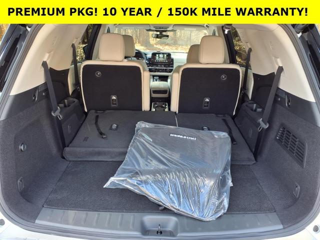 Photo of 2025 Everest White P Nissan Pathfinder