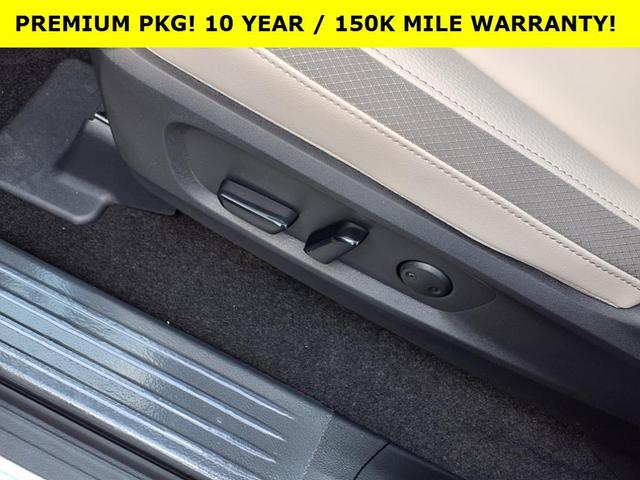 Photo of 2025 Everest White P Nissan Pathfinder