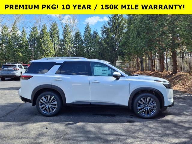 Photo of 2025 Everest White P Nissan Pathfinder