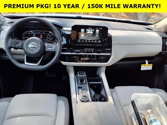 Photo of 2025 Everest White P Nissan Pathfinder