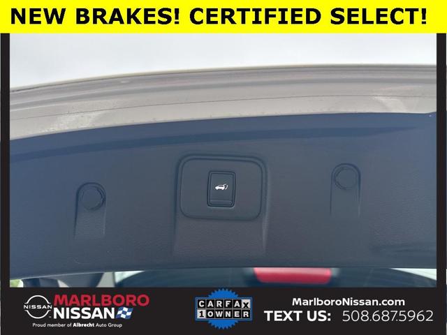 Photo of 2021 White Nissan Murano