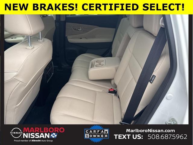 Photo of 2021 White Nissan Murano