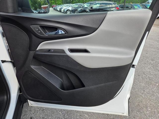 Photo of 2018 Summit White Chevrolet Equinox