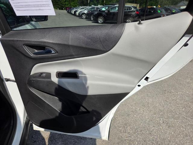 Photo of 2018 Summit White Chevrolet Equinox
