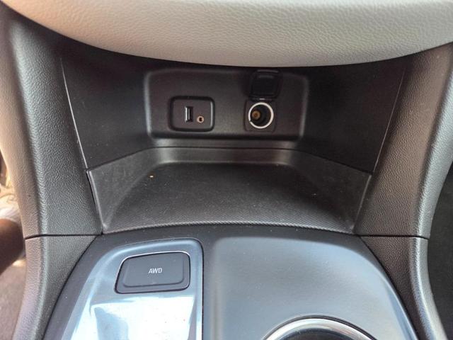Photo of 2018 Summit White Chevrolet Equinox