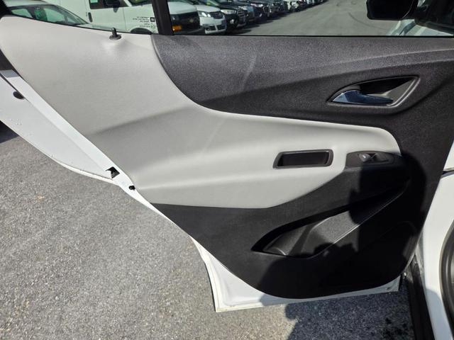 Photo of 2018 Summit White Chevrolet Equinox