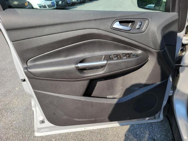 Photo of 2017 Ingot Silver Metallic Ford Escape