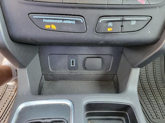 Photo of 2017 Ingot Silver Metallic Ford Escape