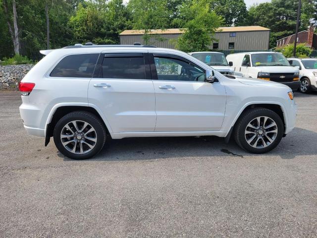 Photo of 2017 Bright White Clearcoat Jeep Grand Cherokee