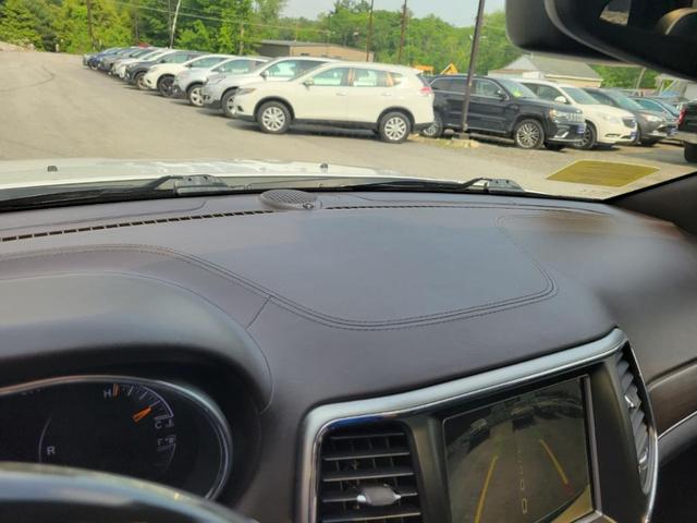 Photo of 2017 Bright White Clearcoat Jeep Grand Cherokee