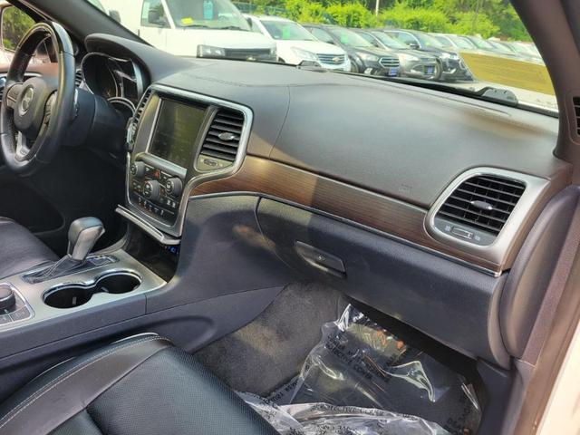 Photo of 2017 Bright White Clearcoat Jeep Grand Cherokee