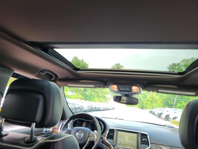 Photo of 2017 Bright White Clearcoat Jeep Grand Cherokee