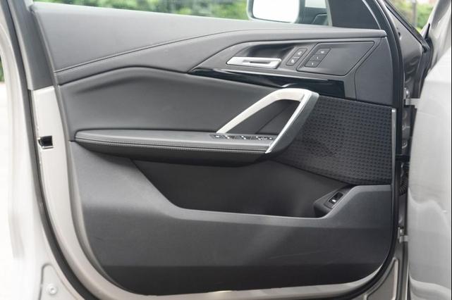 Photo of 2025 Space Silver Metallic BMW X1