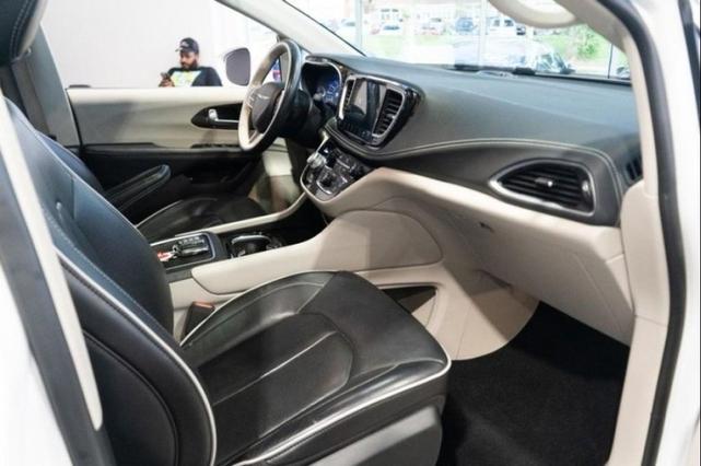 Photo of 2021 Bright White Clearcoat Chrysler Pacifica Hybrid