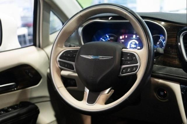Photo of 2021 Bright White Clearcoat Chrysler Pacifica Hybrid