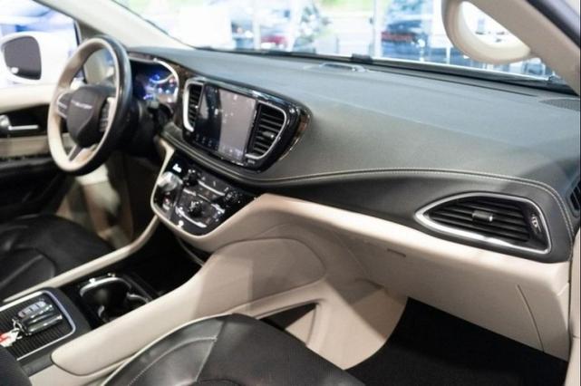 Photo of 2021 Bright White Clearcoat Chrysler Pacifica Hybrid