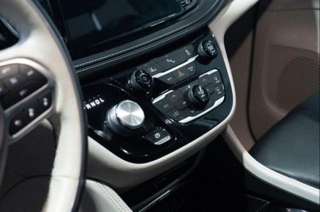 Photo of 2021 Bright White Clearcoat Chrysler Pacifica Hybrid