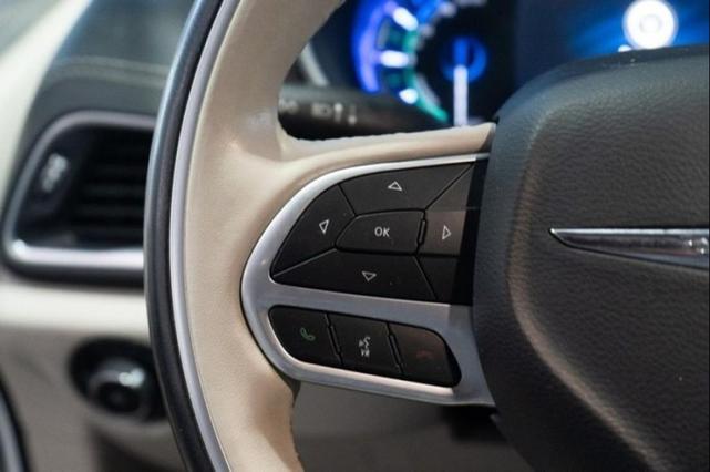Photo of 2021 Bright White Clearcoat Chrysler Pacifica Hybrid